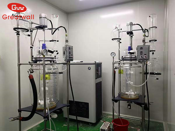 白丝老师av免费观看 玻璃反应釜配套高低温一体机控温设备